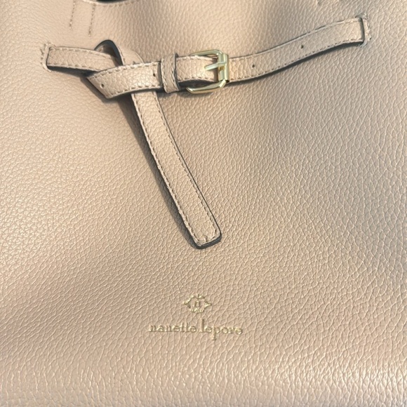 Gorgeous Nanette Lepore Cream faux Leather Bag - Picture 3 of 13